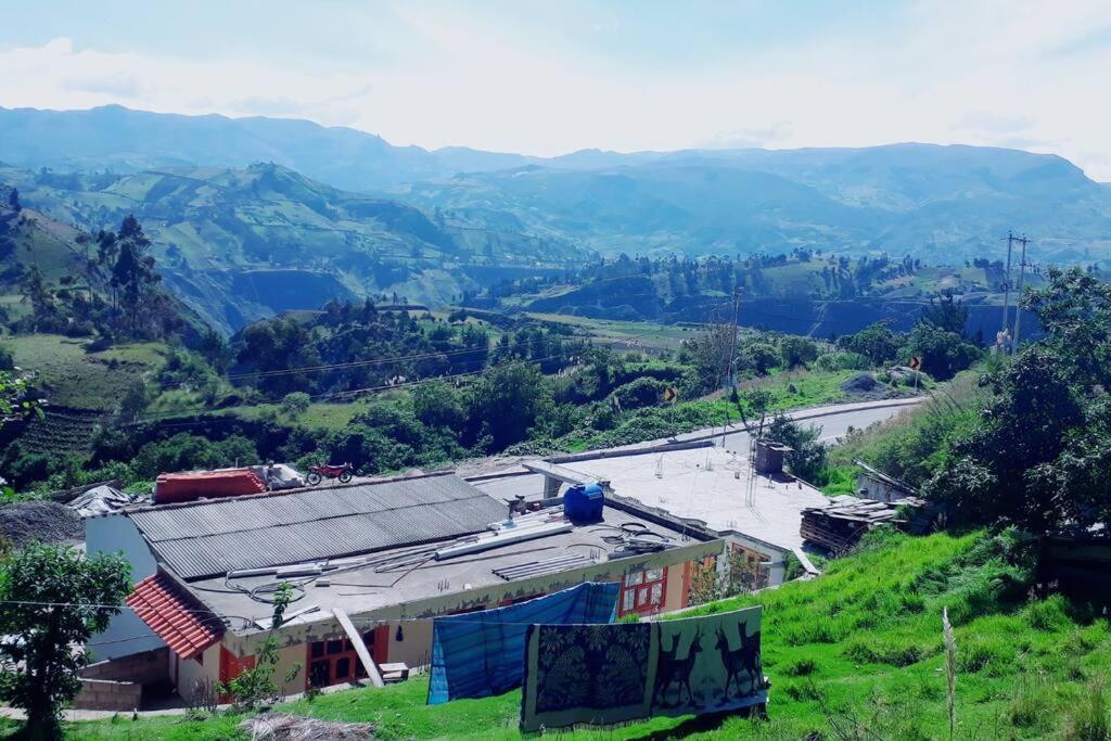 Hostal Dona Clarita & Vegetarian Food Chugchilán Extérieur photo